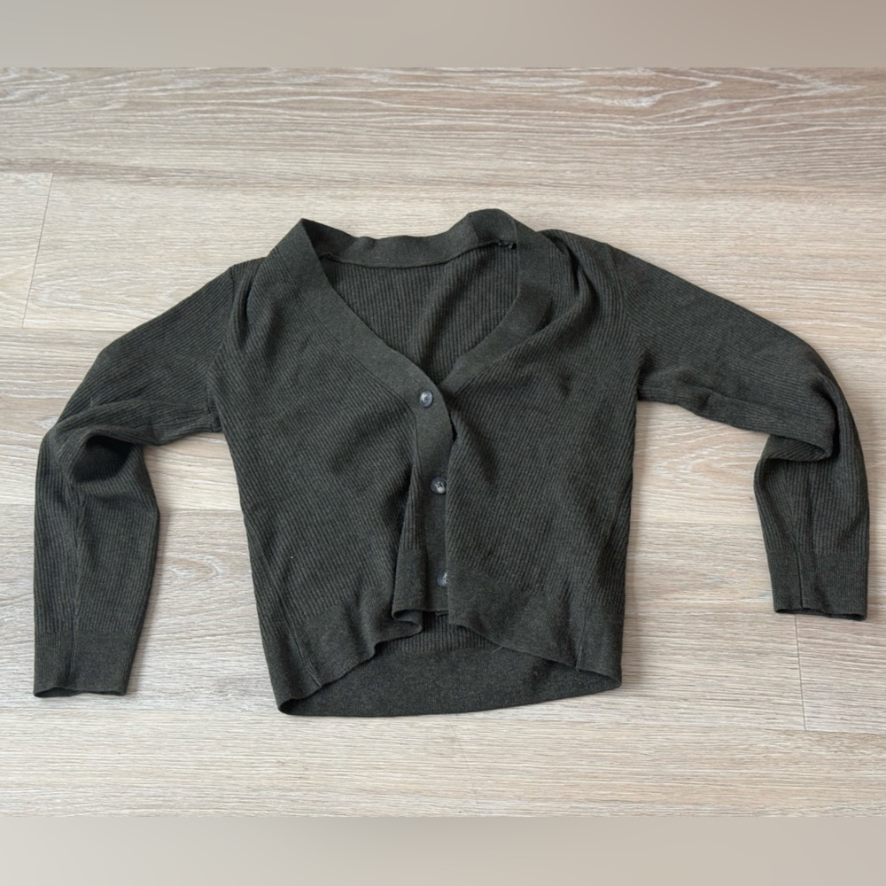 Uniglo olive green worn once cardigan